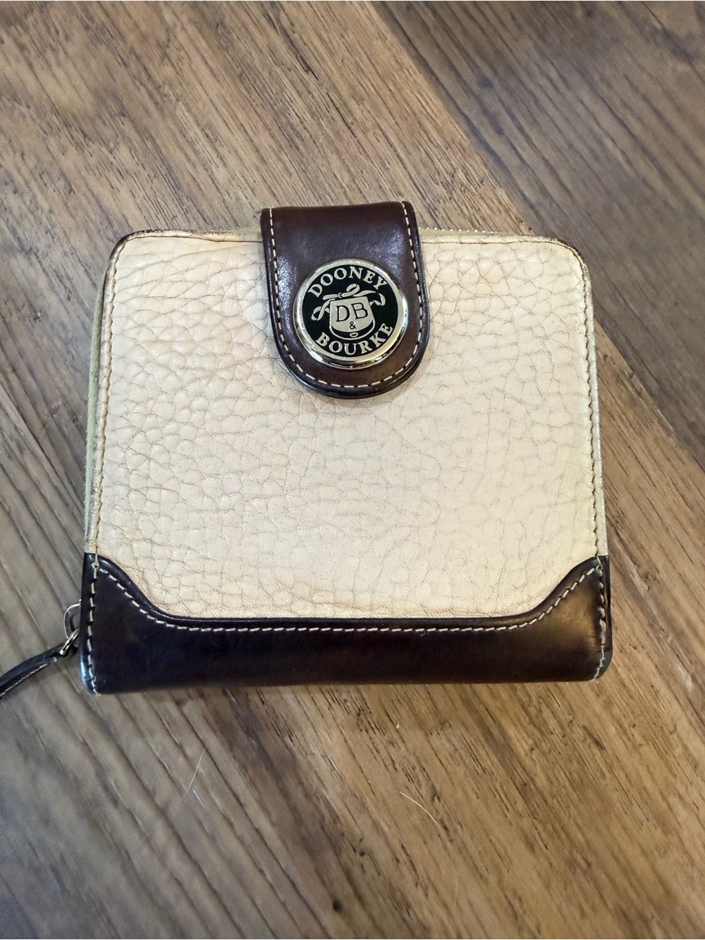 Vintage Dooney & Bourke
Donegal Crest Wallet Florentine & Pebble Leather